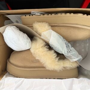 UGG Chestnut Slip-On Disquette in Chestnut